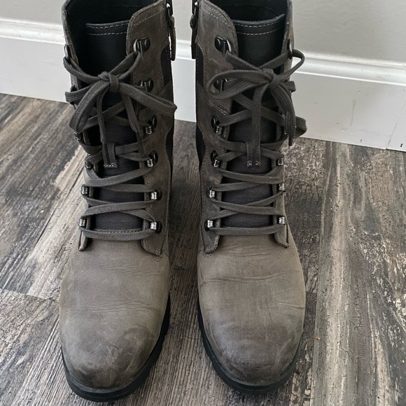 Sorel Boots- size 8 - Picture 4 of 7